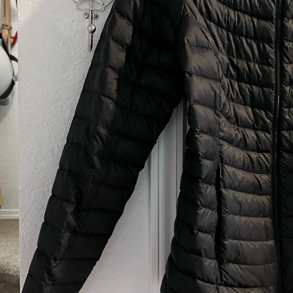 Women's Black puffer Jacket - Picture 6 of 11